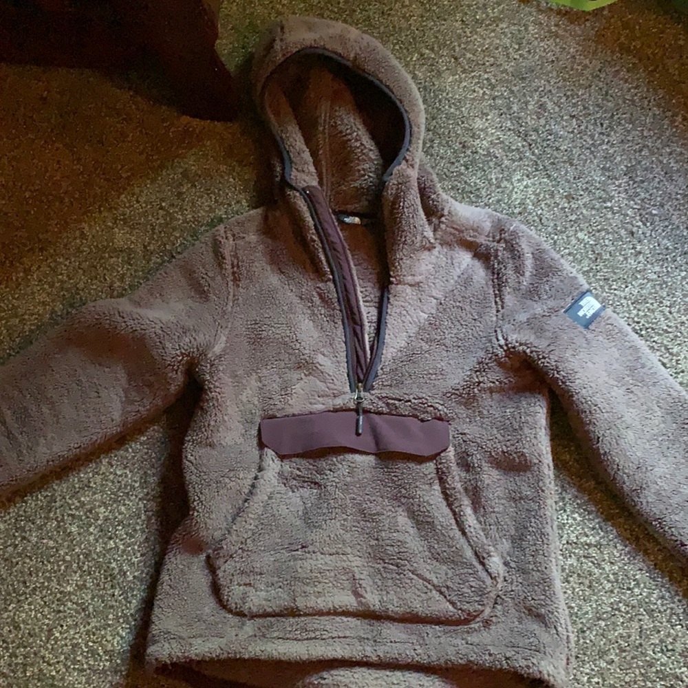 North face women’s size small in purple.